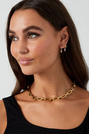 Halskette mit länglichen Gliedern und Anhängern – Gold h5 Bild2